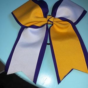 Cheer bow